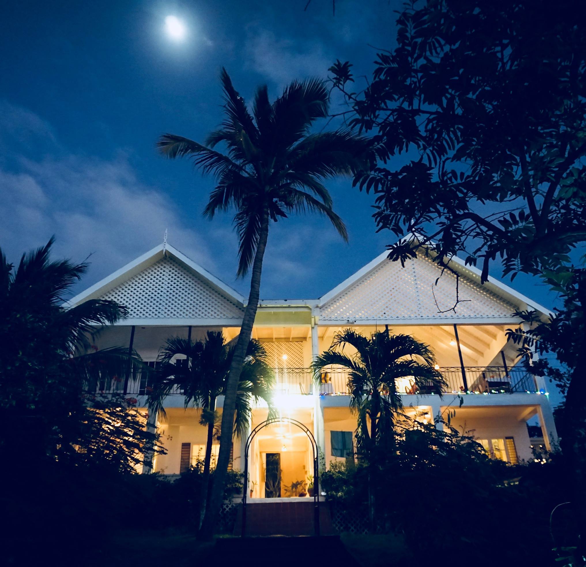 Green Roof Inn - Image 7